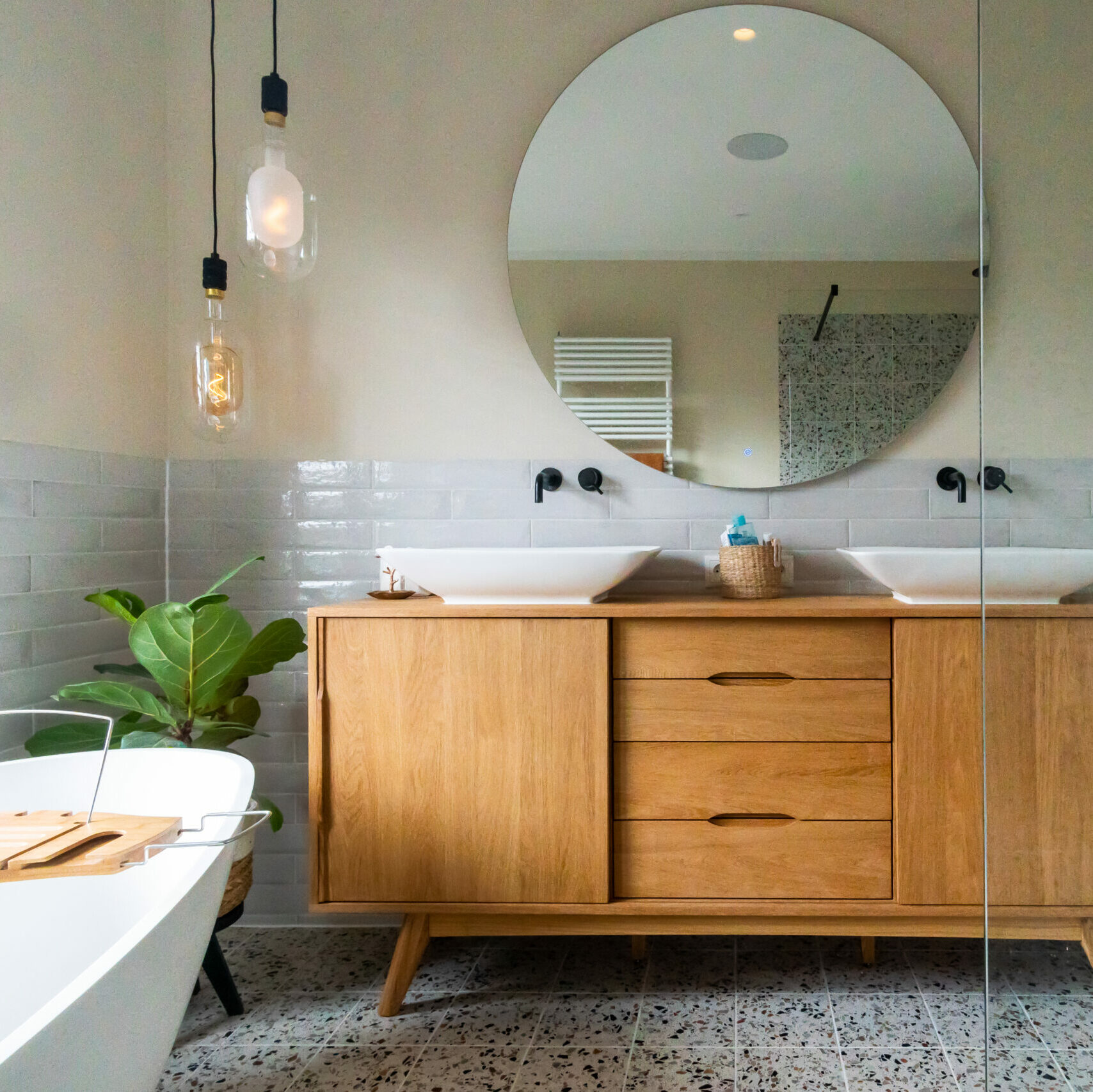 Bathroom (2021)