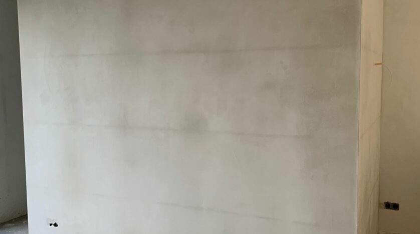 Walk-in-closet wall (2023)