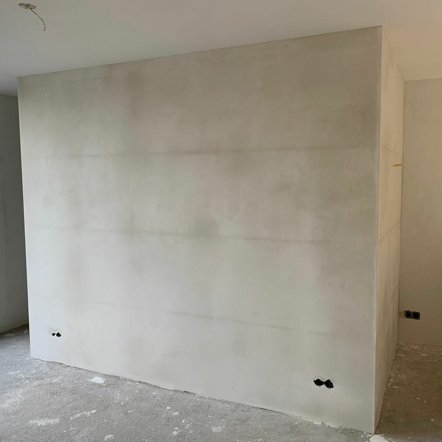 Walk-in-closet wall (2023)